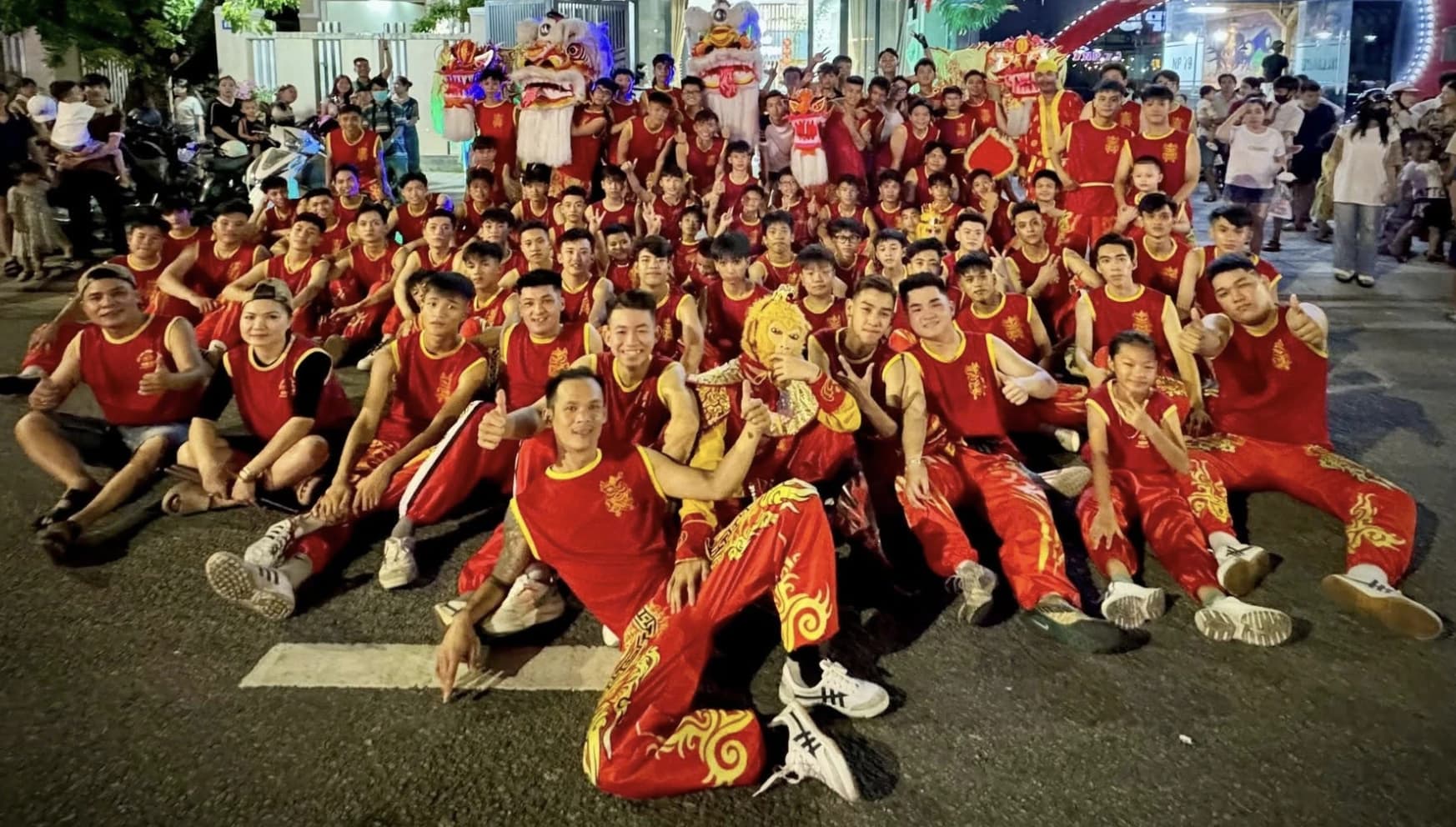 Ảnh tập thể Xóm Dừa
