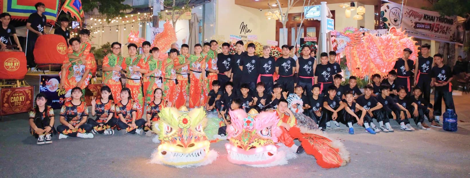 Ảnh tập thể Lò Rèn Hồng Lư