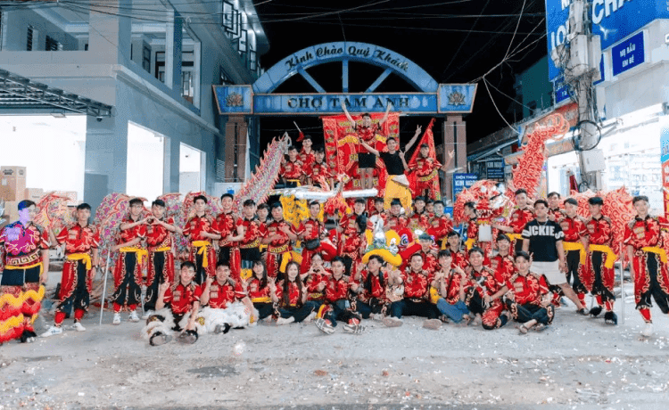 Ảnh tập thể Phương Anh