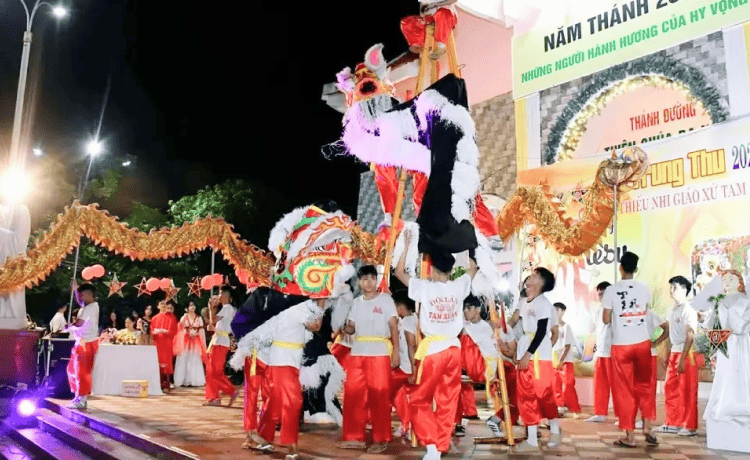 Ảnh tập thể Tam Xuân