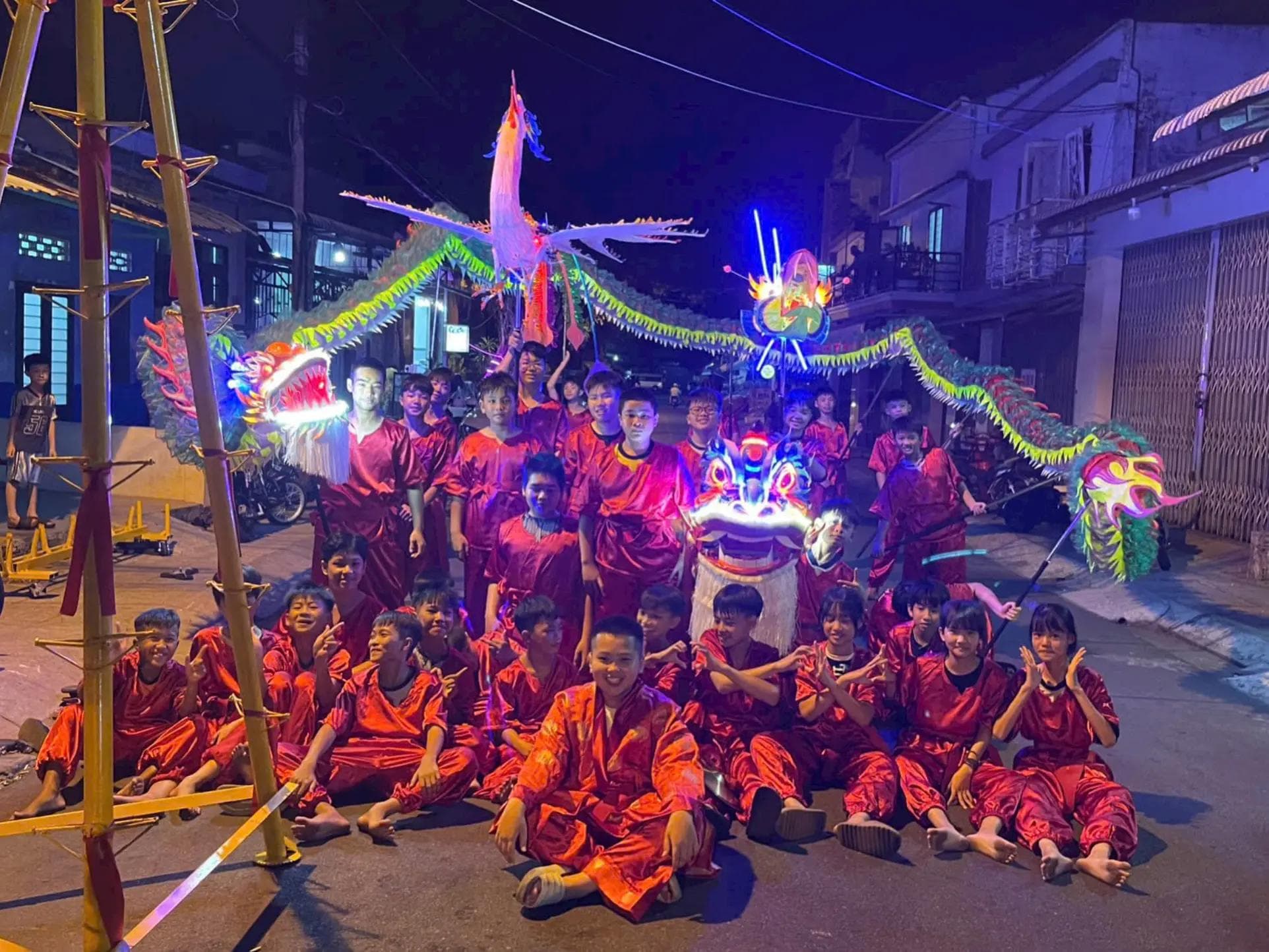 Ảnh tập thể Tứ Linh Nhí