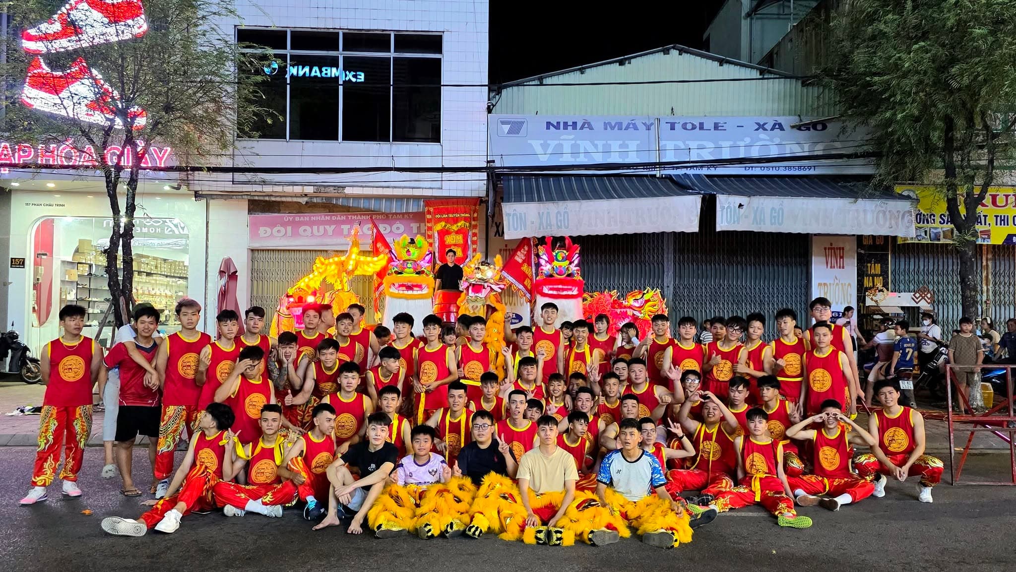 Ảnh tập thể Xóm Dừa
