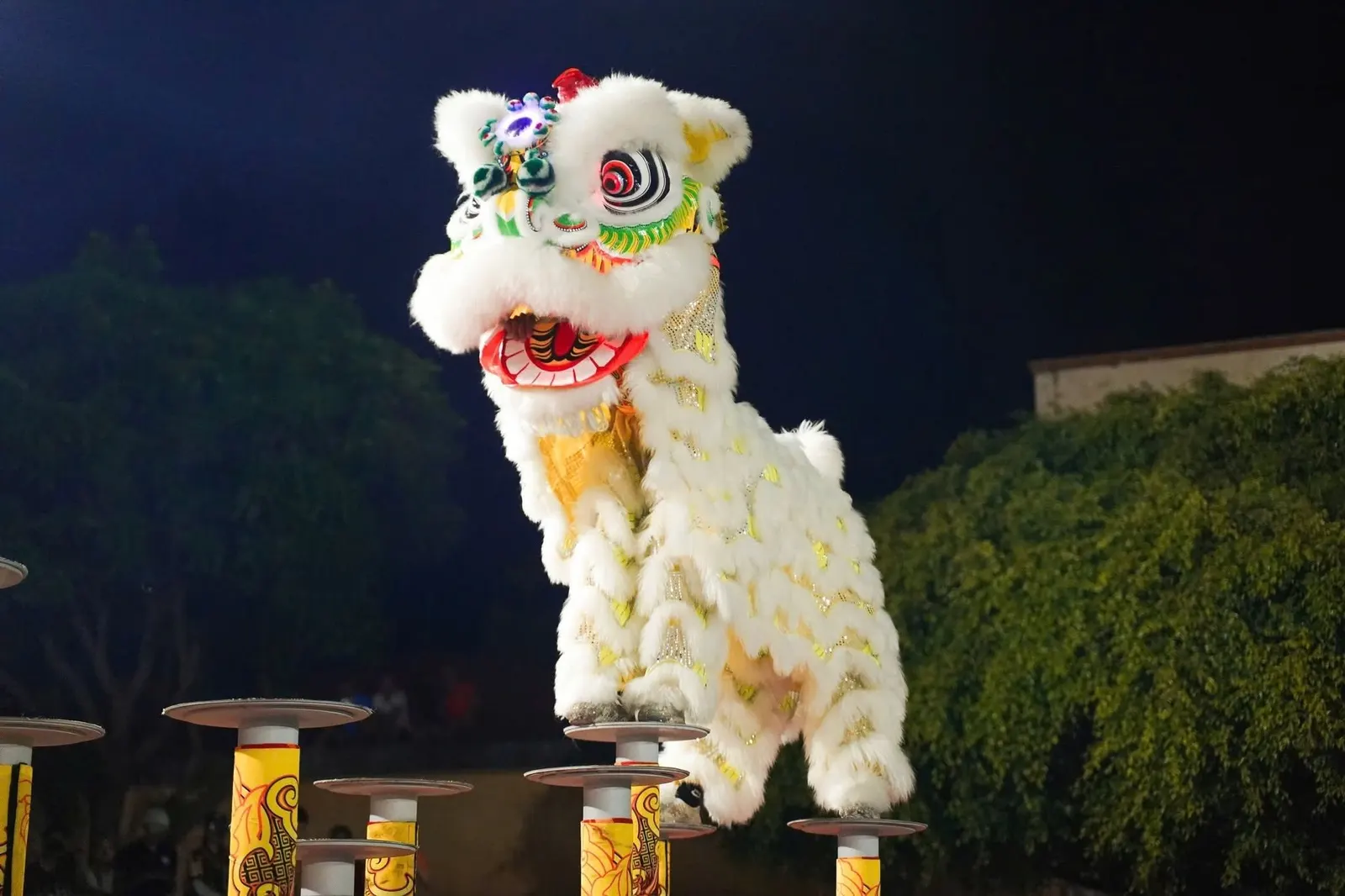 Đội lân Xóm Bún